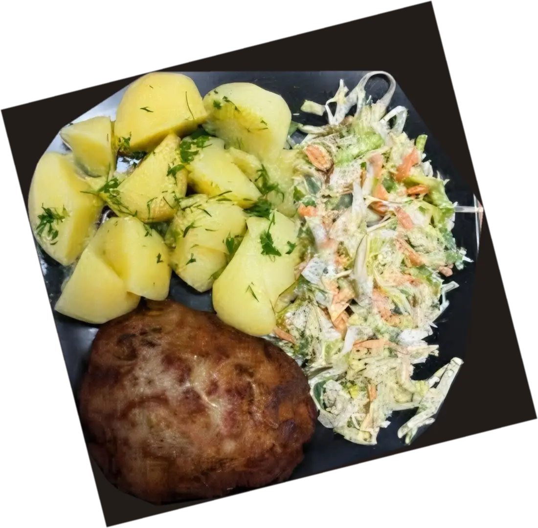 Kotlet mielony z ziemniakami i surówką z białej kapusty